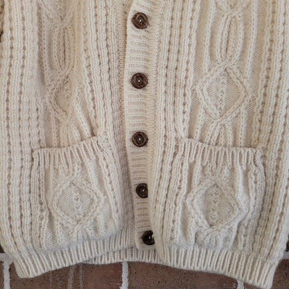 GAELTARRA 100% PURE WOOL. Hnadloomed in ireland lined caridgan. - Picture 2 of 9